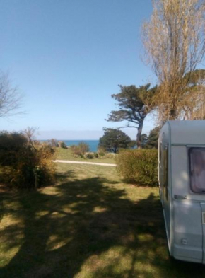 Caravane 4 couchages vue mer sur camping familial